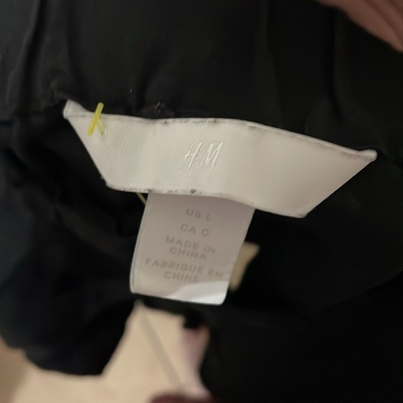 H&M Women's Black Shorts Size L - Picture 3 of 5